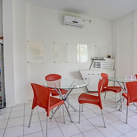 Oyo Life 91594 Bungah Residence Syariah Gresik Eksteriør bilde