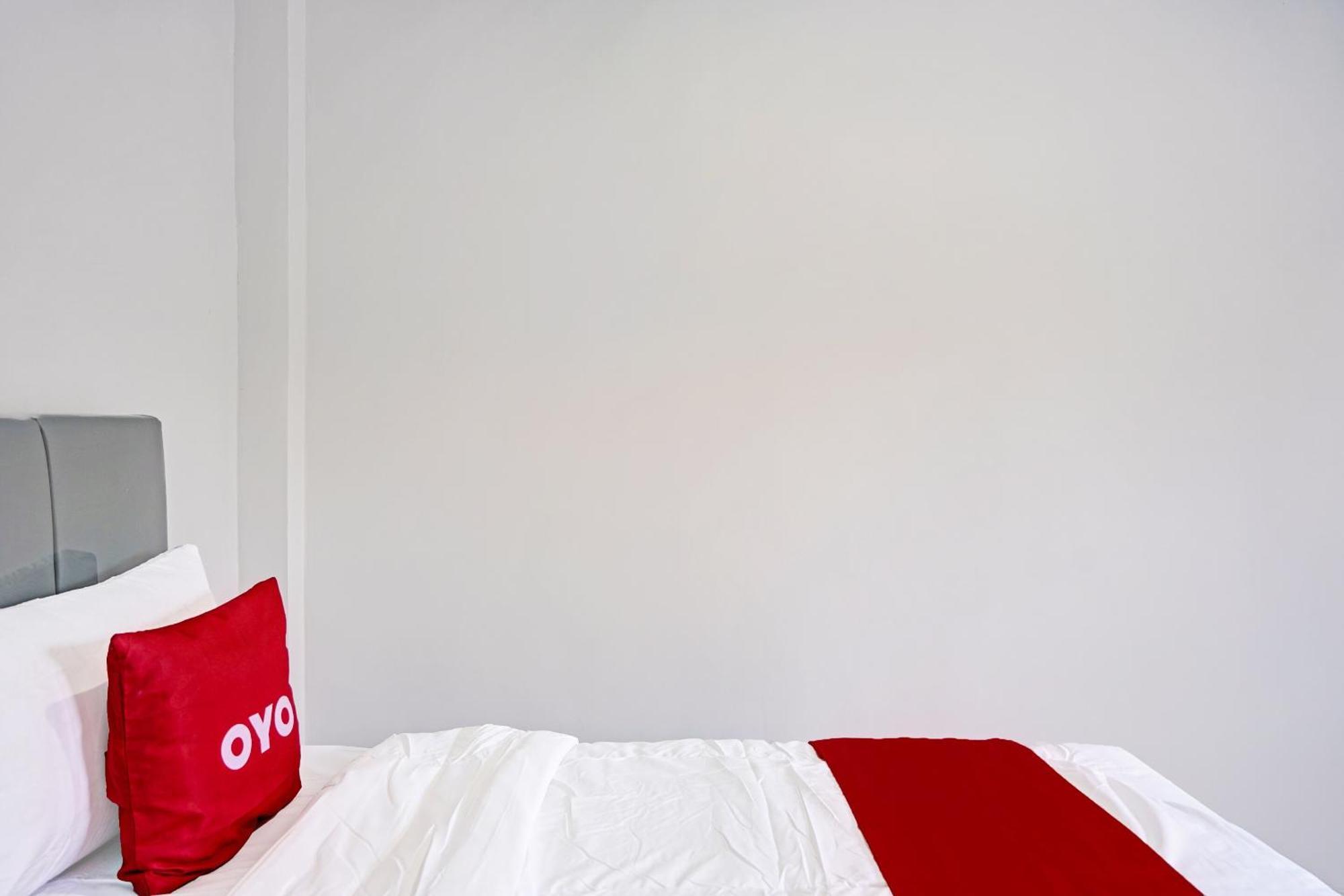 Oyo Life 91594 Bungah Residence Syariah Gresik Eksteriør bilde