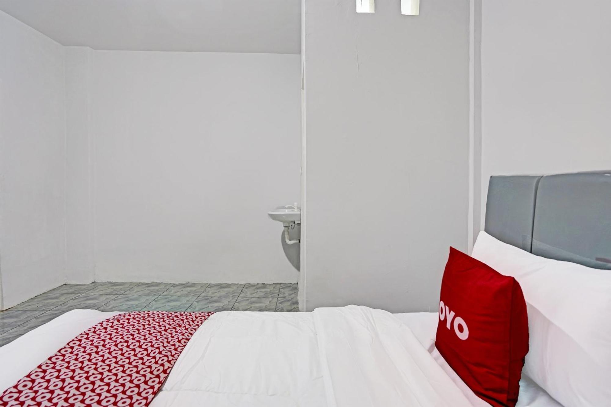 Oyo Life 91594 Bungah Residence Syariah Gresik Eksteriør bilde